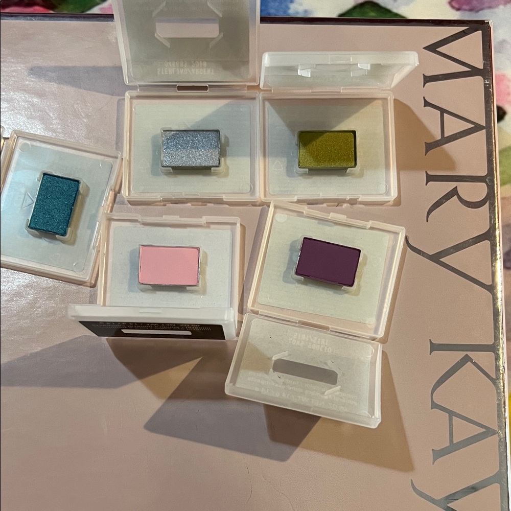MARY KAY MINERAL EYE COLOR